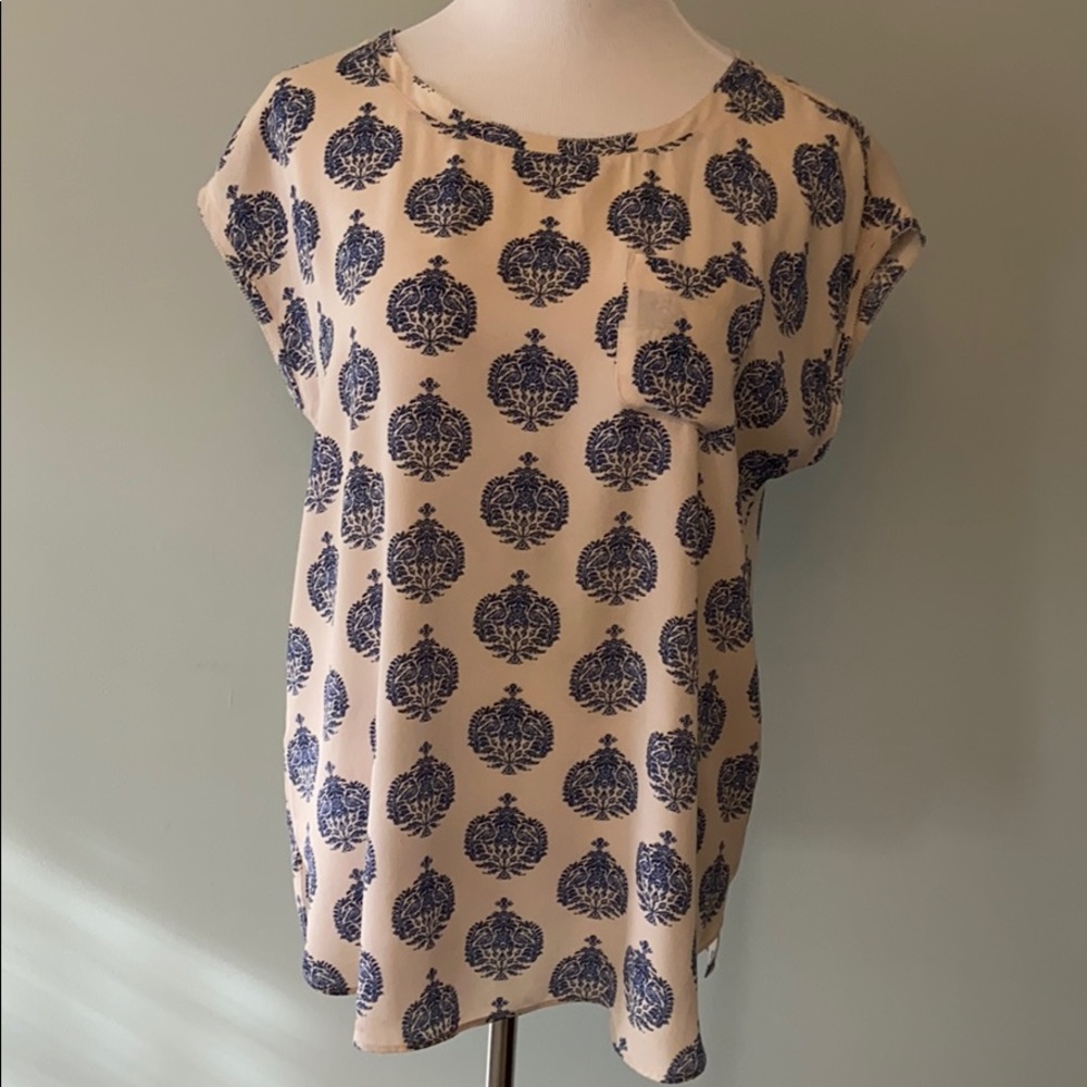 Loft blouse with beautiful navy design